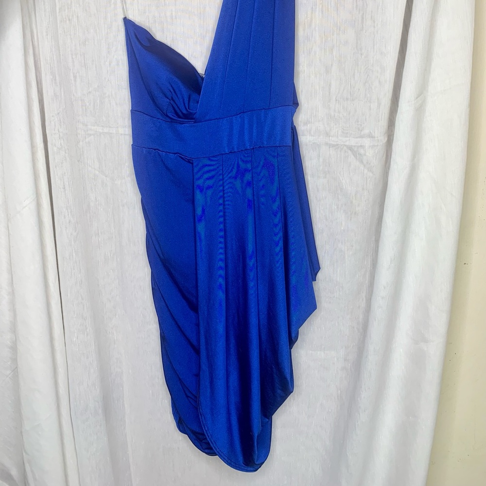 Beautiful Dress. - Picture 2 of 4